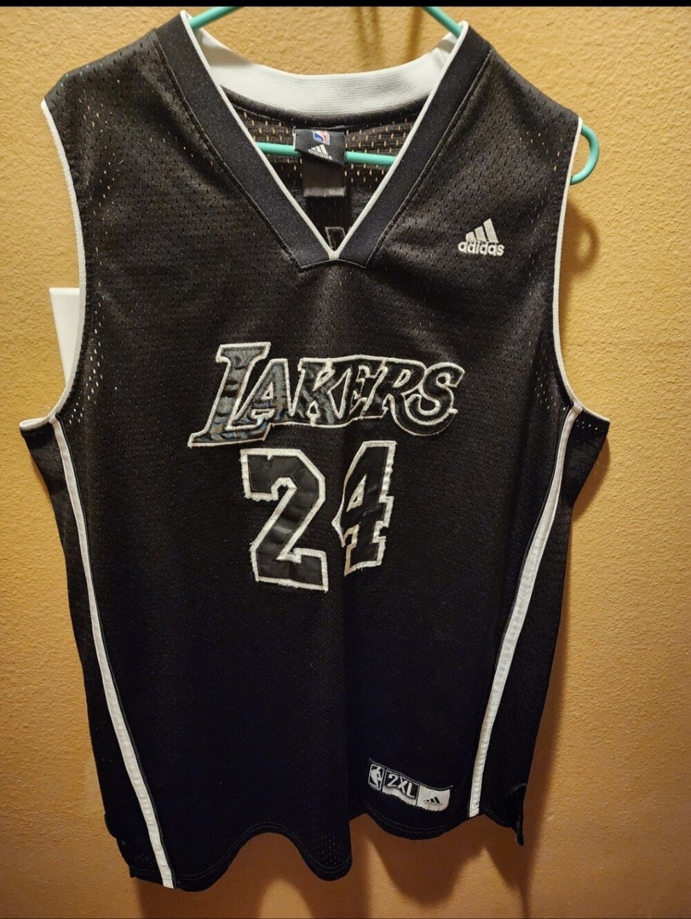 NBA Adidas Los Angeles Lakers #24 Black Basketball Jersey Rare Find